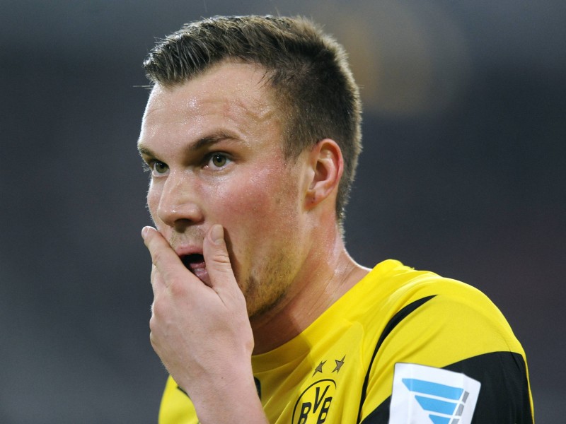 Mittlerweile sammelt Kevin Großkreutz Skandale, wie andere Spieler Trophäen. Schon in seiner Zeit beim BVB brachte sich der Nationalspieler mit einem Dönerwurf in die Schlagzeilen. Angeblich soll er einem 34-Jährigen den Döner ins Gesicht gepfeffert haben. Im gleichen Monat, Mai 2014, fällt Großkreutz nach dem verlorenen Pokalfinale gegen Bayern München erneut negativ auf. Er soll in eine Hotel-Lobby uriniert haben.