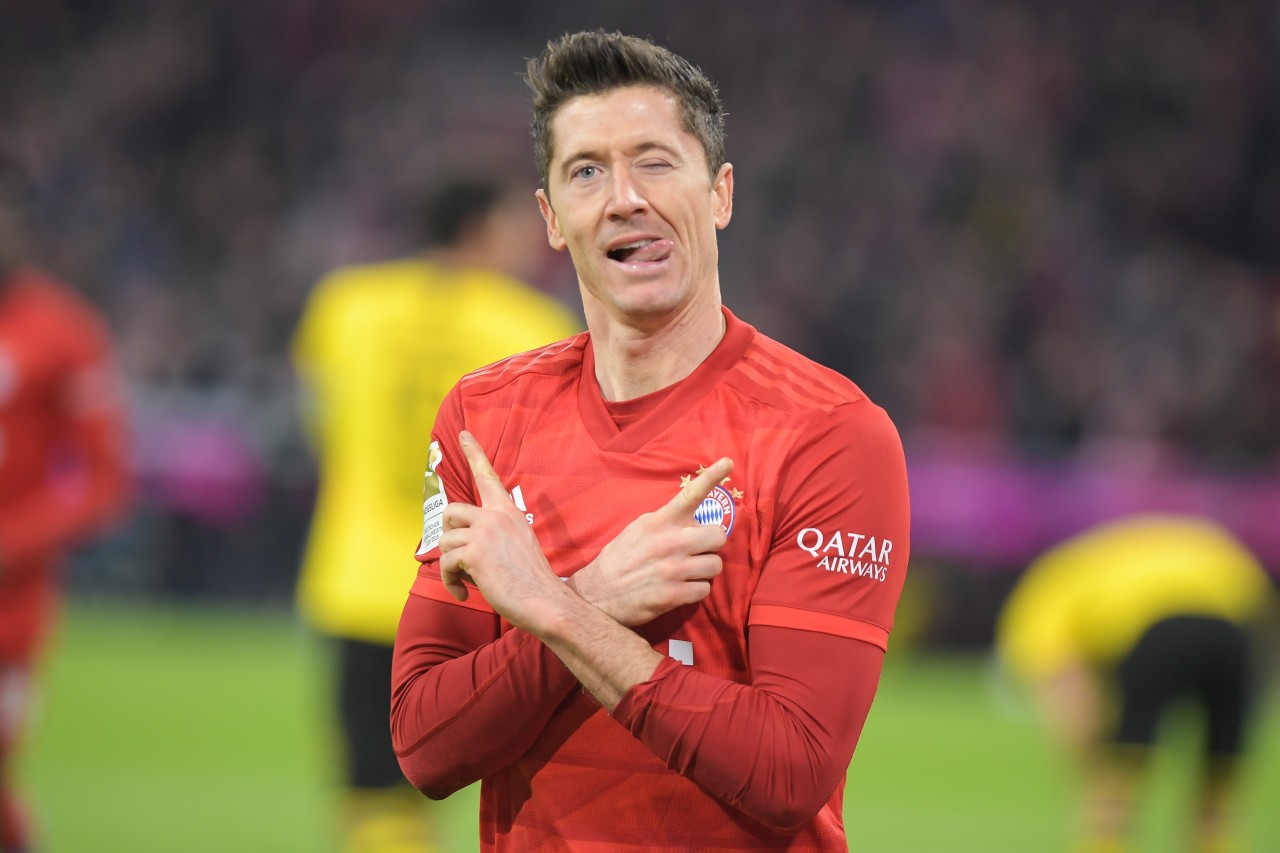 Robert Lewandowski jubelt über das 1:0 für Bayern gegen den BVB.