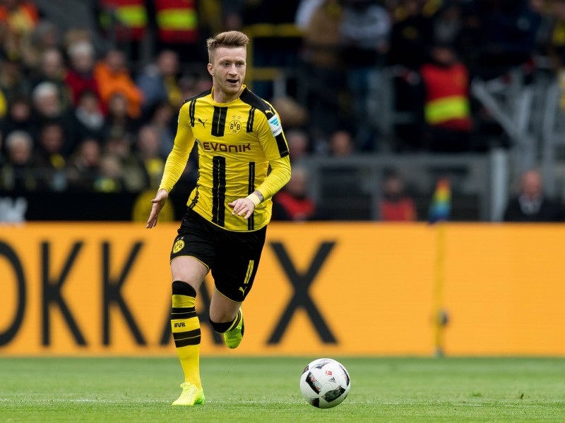 Jahre lang einfach ohne Führerschein durch die Gegend düsen? Kein Problem für Marco Reus. 2014 hatte der BVB-Star einen Strafbefehl von über 540.000 Euro begleichen müssen. Zuvor war bekannt geworden, dass er mindestens in sechs Fällen beim Fahren ohne Führerschein erwischt worden war. Wie passend, dass er sogar Werbefigur eines Autokonzerns war. Mittlerweile hat der Dortmunder Publikumsliebling seine Fahrerlaubnis nachgeholt.