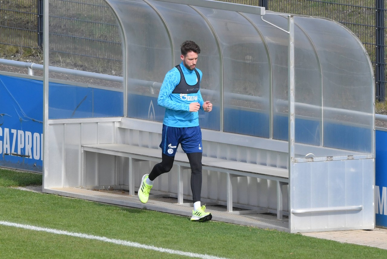 Mark Uth muss beim FC Schalke 04 endlich nicht mehr, wie hier, individuell trainieren.