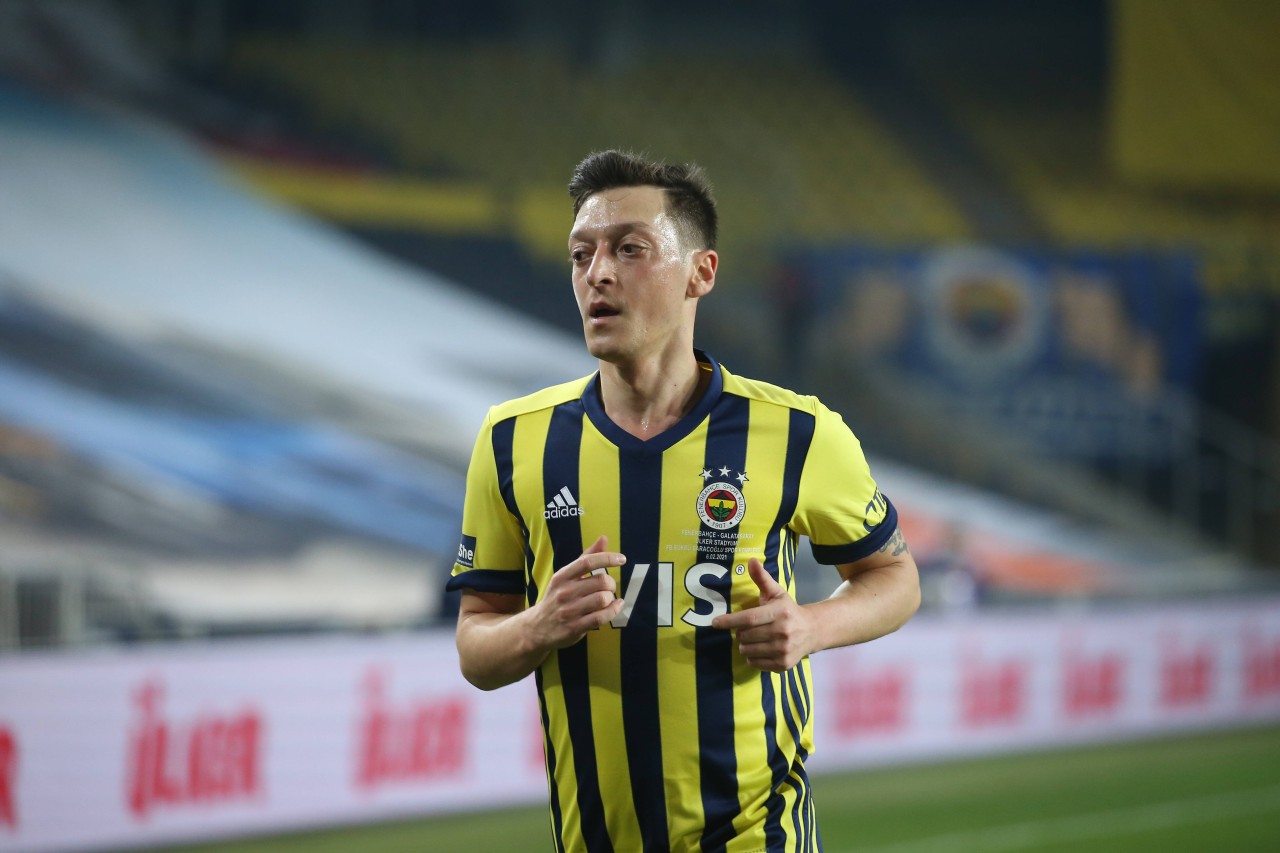 Mesut Özil spielt für Fenerbahce.