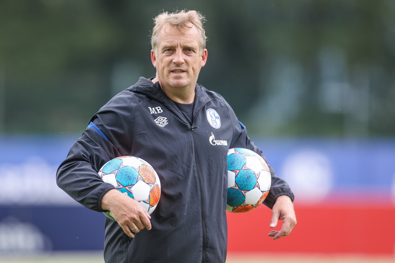 Beim FC Schalke 04 ist Mike Büskens wegen einer Szene besorgt.