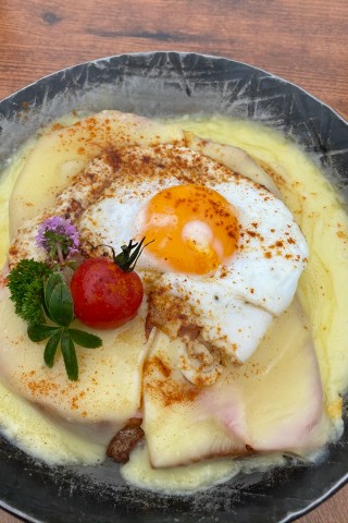 Nach der Wanderung schmeckt das Mittagessen im Restaurant Fürenalp. 