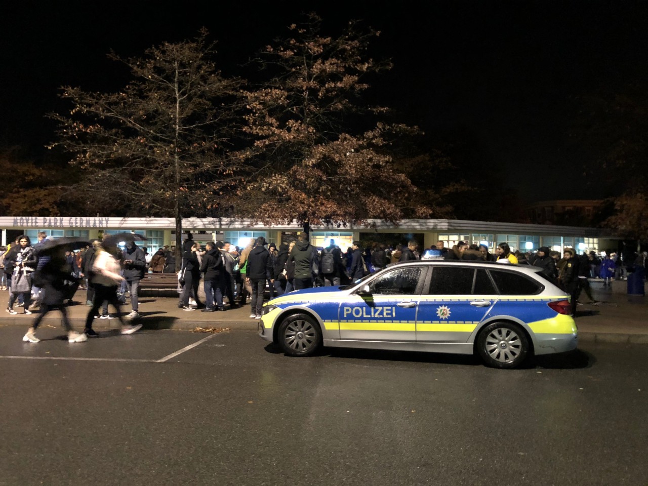 Die Besucher mussten den Movie Park verlassen.