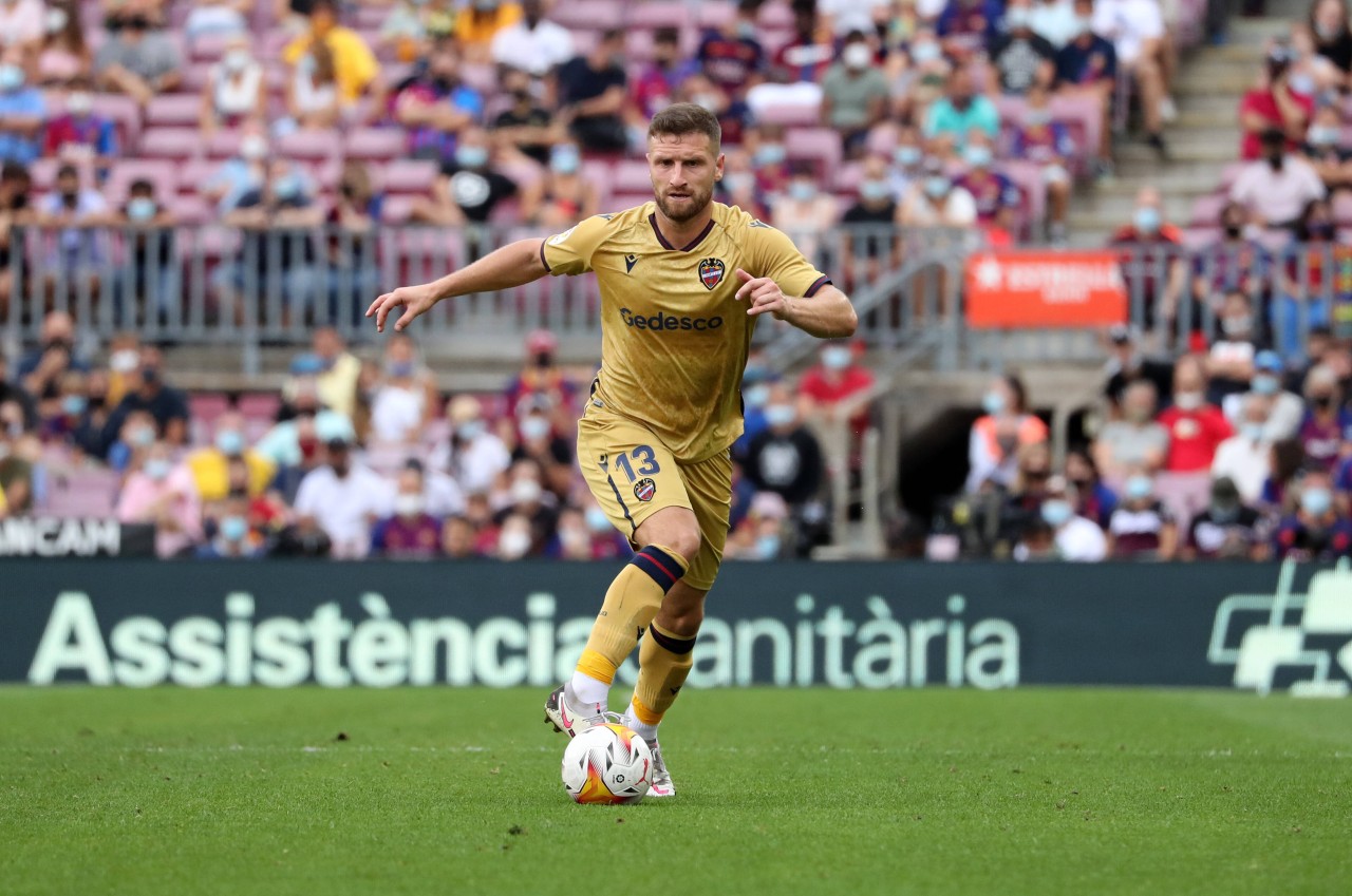 Mustafi im Trikot von UD Levante.