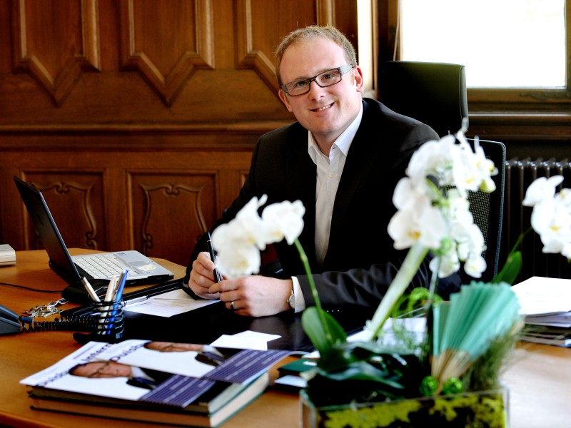 Der Vorsitzende des Opfer-Vereins Loveparade Selbsthilfe, Jürgen Hagemann, bescheinigte der Stadt einen „beginnenden Wandel im Umgangs mit der Tragödie. Sören Links sprach bei der Gedenkfeier am zweiten Jahrestag der Katastrophe. 