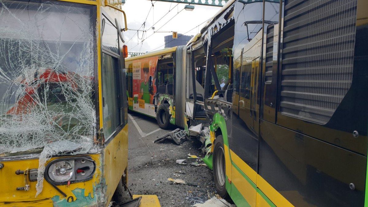 Oberhausen-bus-straßenbahn-unfall.jpg