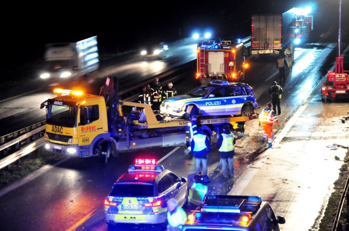 Polizistin-Viersen-A61-LKW.jpg