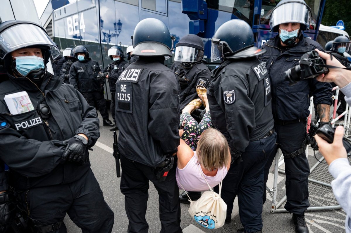 QuerdenkerDemo in Berlin.jpg