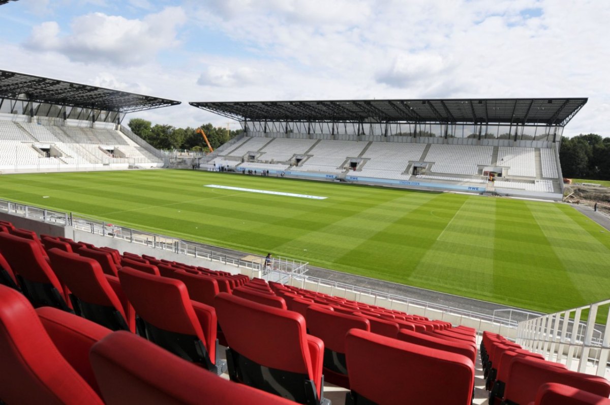 RWE_Stadion_WAsser.jpg