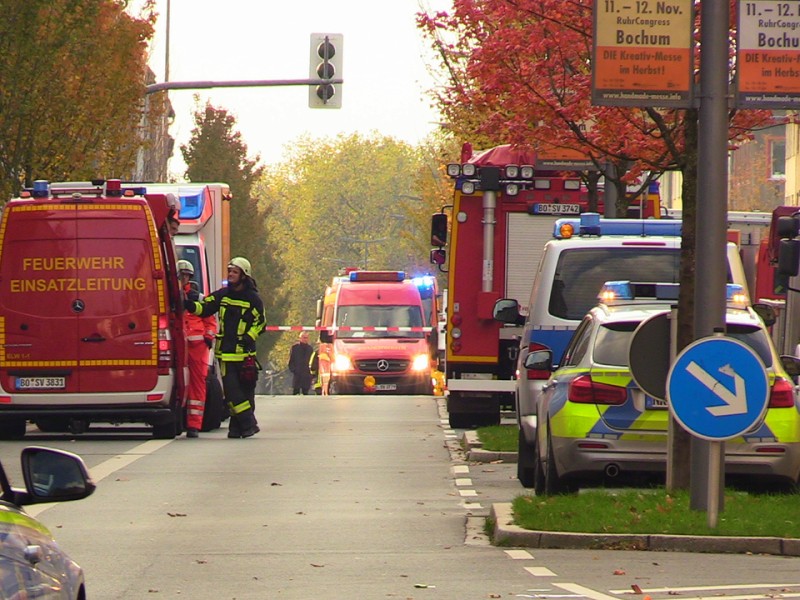 SEK-Einsatz wegen eines psychisch verwirrten Mannes in der Bochumer Innenstadt.

Foto: Justin Brosch