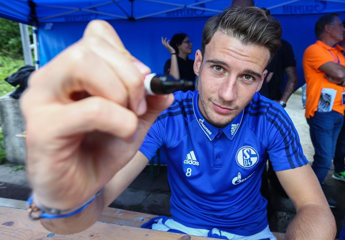 Schalke-Goretzka-Unterschrift.JPG