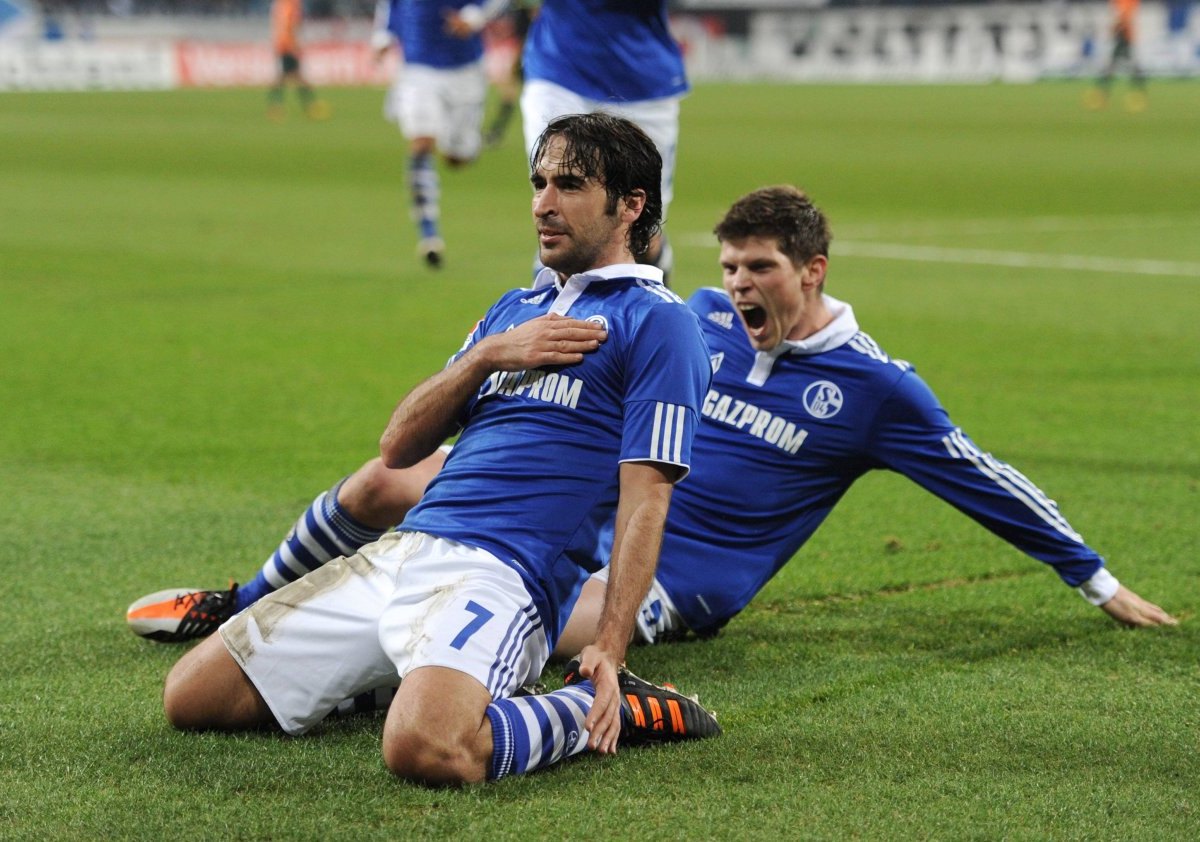 Schalke-Huntelaar-Raul.jpg