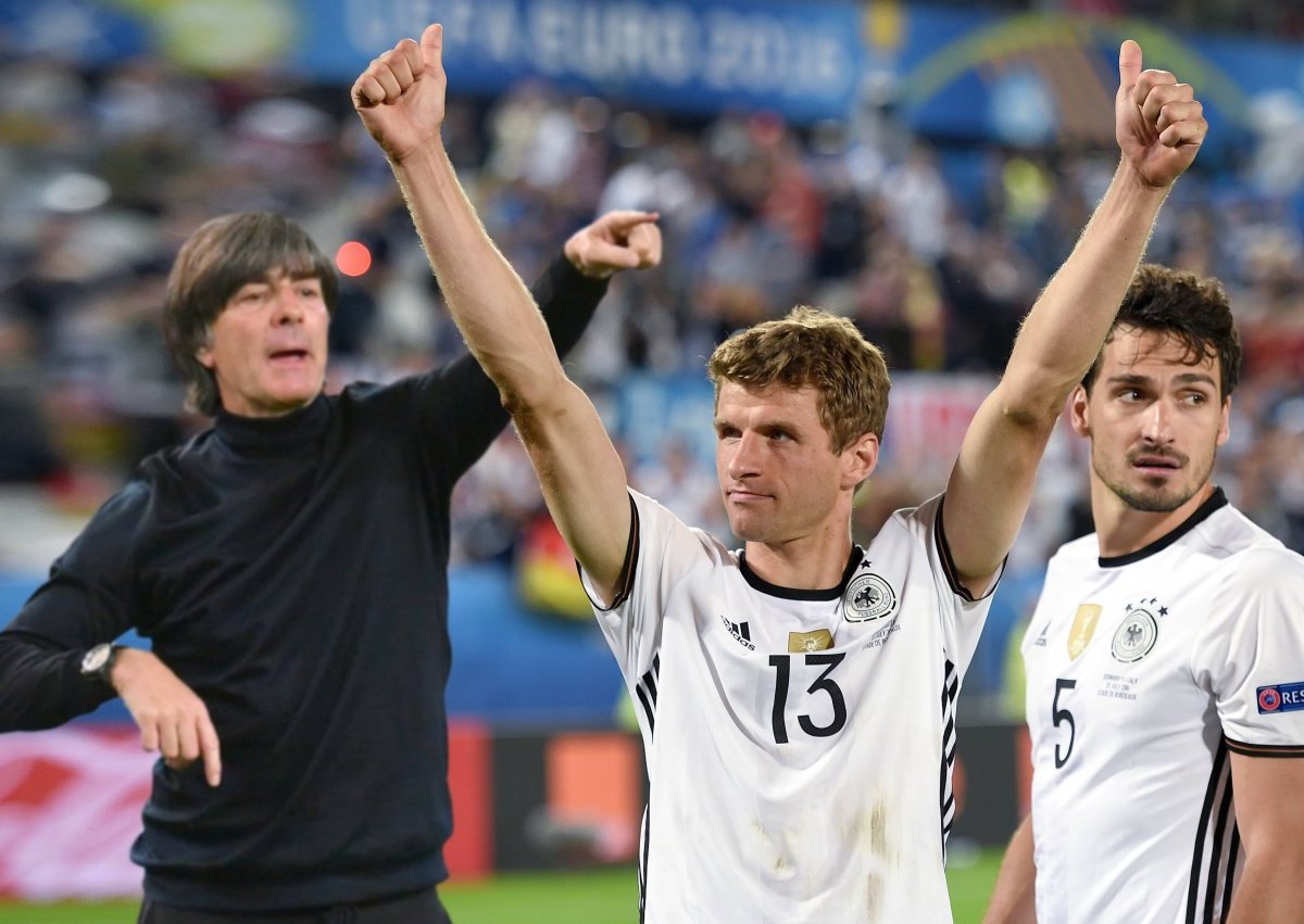 Sky90 Thomas MÃ¼ller Jogi LÃ¶w.jpg