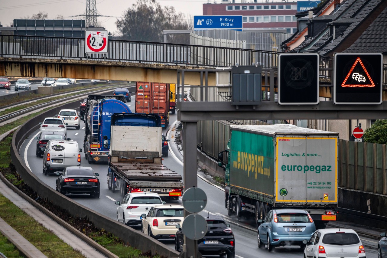 Für die Sommerferien in NRW wird Stau und zäher Verkehr erwartet.