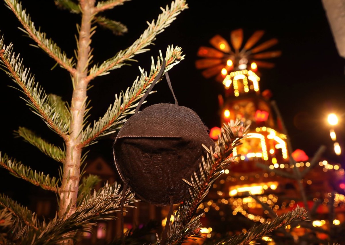 Weihnachten-Corona-Maske.jpg