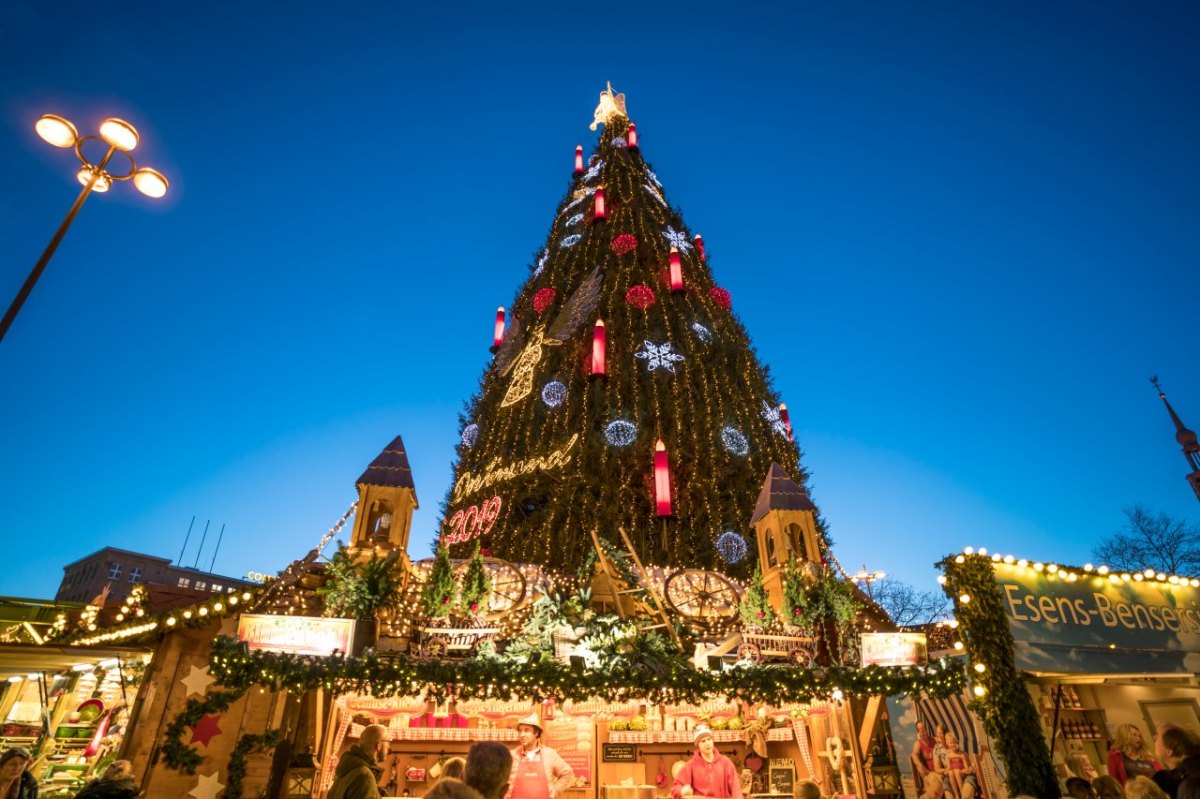 Weihnachtsmarkt_Dortmund-2021-baum.jpg