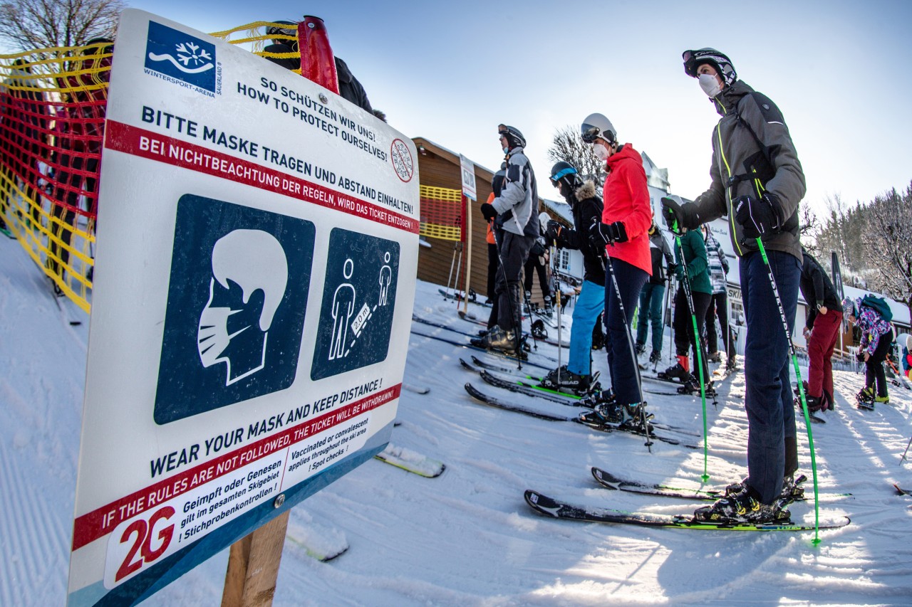 In Winterberg und Willingen werden die Corona-Maßnahmen stichprobenartig kontrolliert. (Symbolbild)