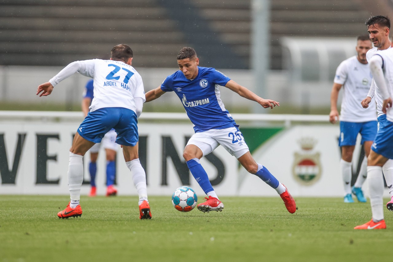 Amine Harit durfte bei einem Test des FC Schalke 04 ran.