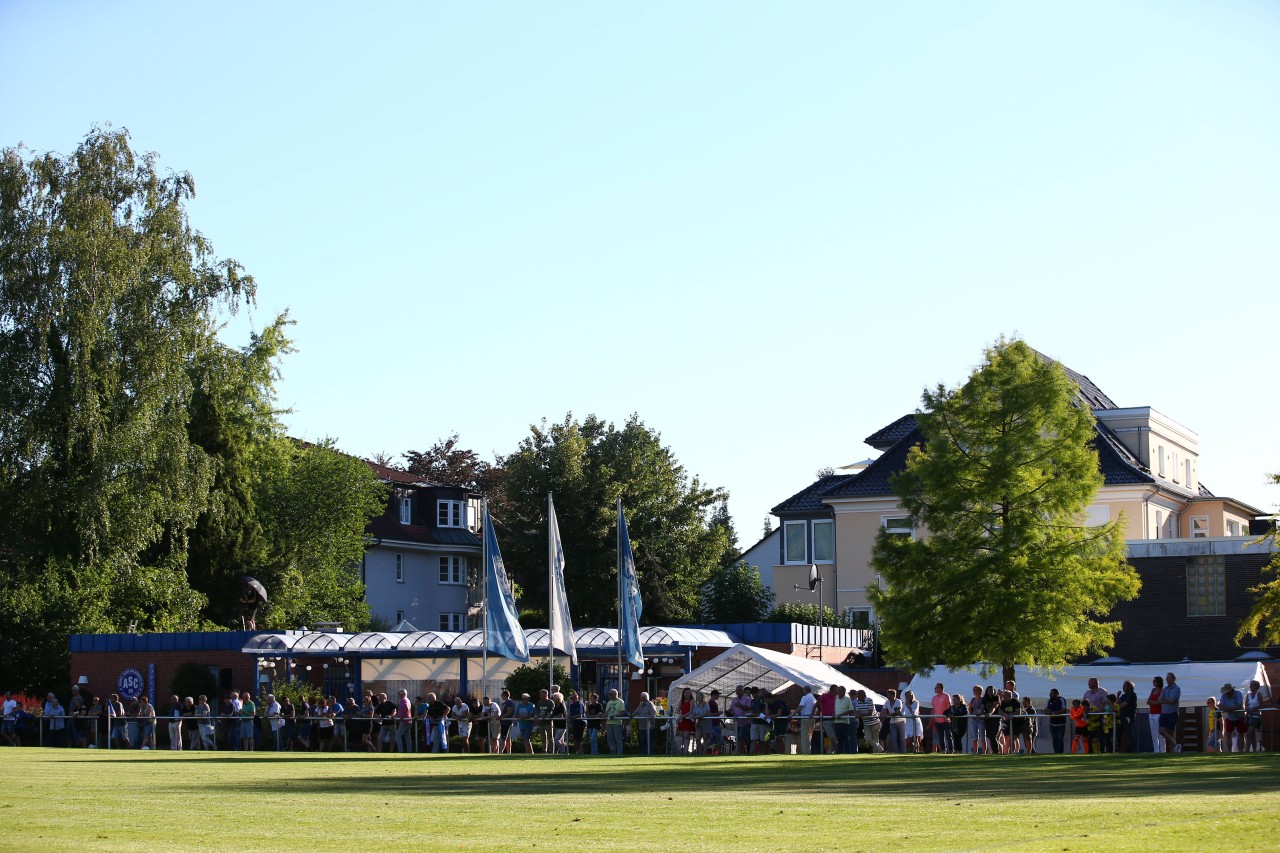 Im beschaulichen Aplerbecker Waldstadion kam es am Sonntag zu hässlichen Szenen.