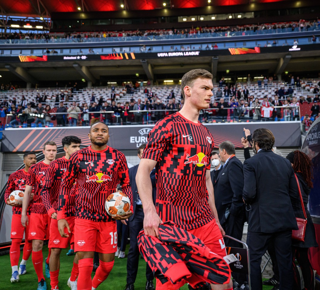 Einmal im Profikader: Der FC Schalke 04 holt David Lelle (r.) von RB Leipzig.