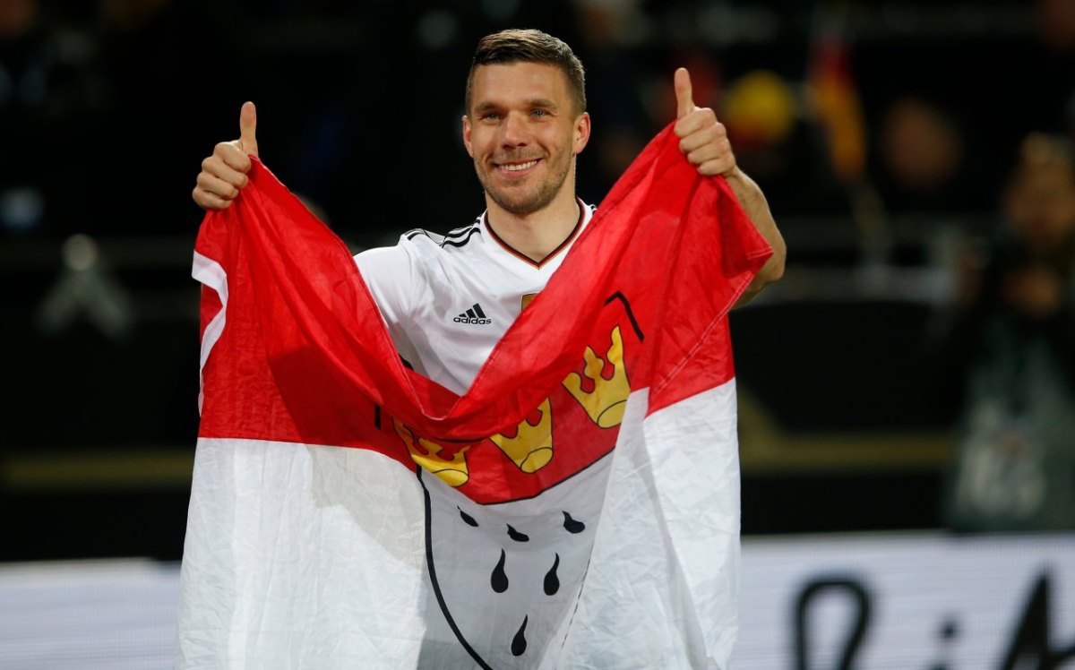 dfb-podolski-archiv-fahne.jpg