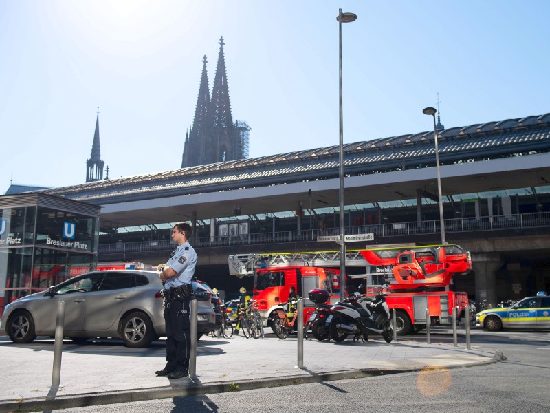 Der Breslauer Platz auf der Rückseite des Bahnhofes wurde komplett abgesperrt.