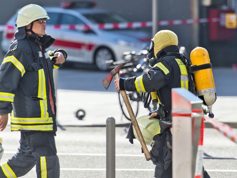 COLOGNE, GERMANY - OCTOBER 15: Firemen stand outside Cologne main railway station on October 15, 2018 in Cologne, Germany. Police confirmed that there is a possible hostage scenario at a pharmacy located inside the station building. Police have sealed off the premises and trains have been cancelled. (Photo by Michael Gottschalk/Getty Images)