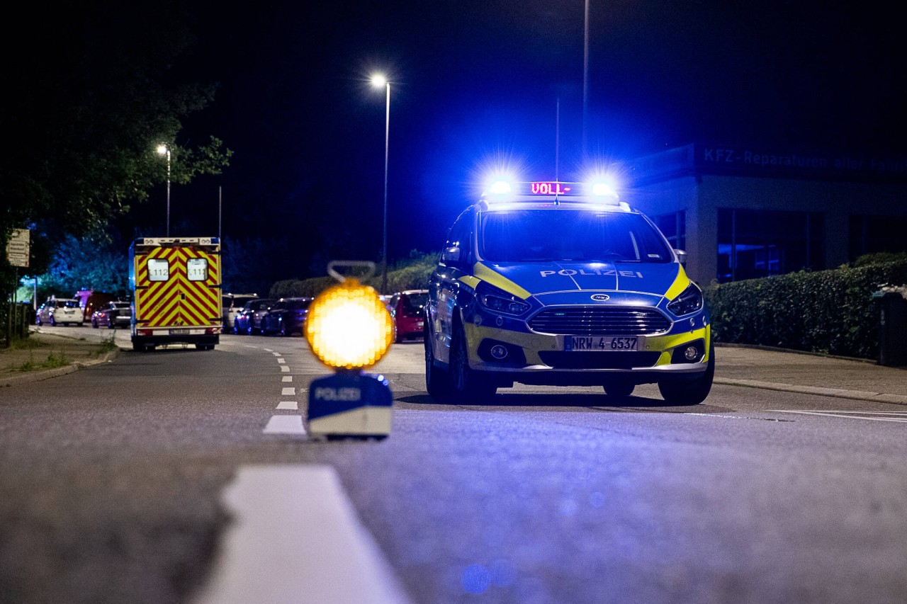 Die Polizei Dortmund wurde am Sonntagmorgen zu einem schlimmen Verkehrsunfall gerufen. (Symbolbild)