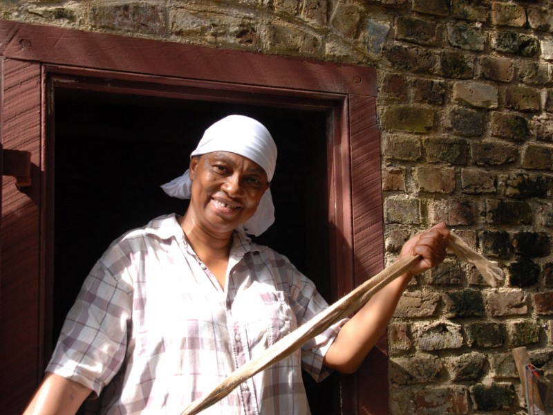 Schnellsprech-Storyteller:  Jackie Mickel bringt den Besuchern von Boone Hall Plantation die Gullah-Kultur nahe.