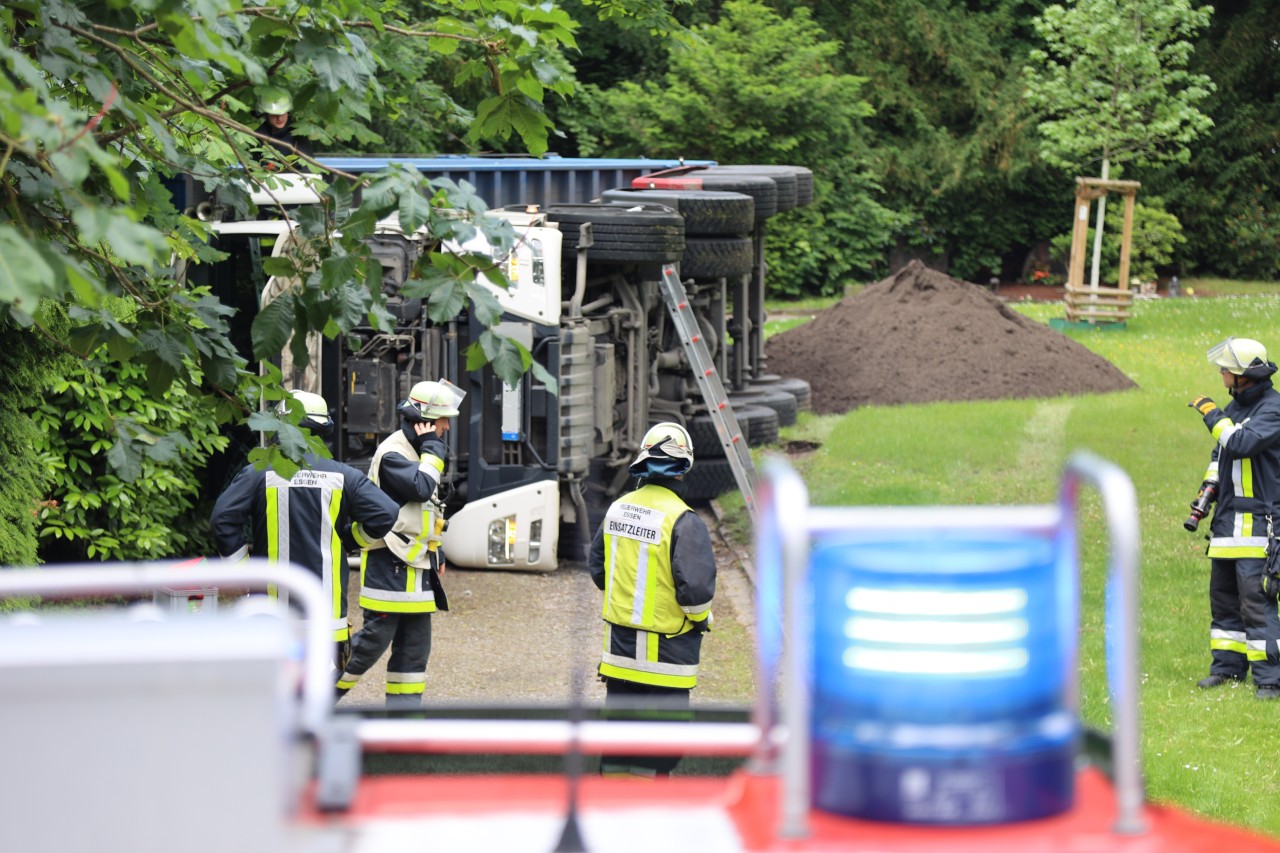 Dramatische Szenen auf dem Friedhof am Schmachtenberg in Essen-Kettwig.