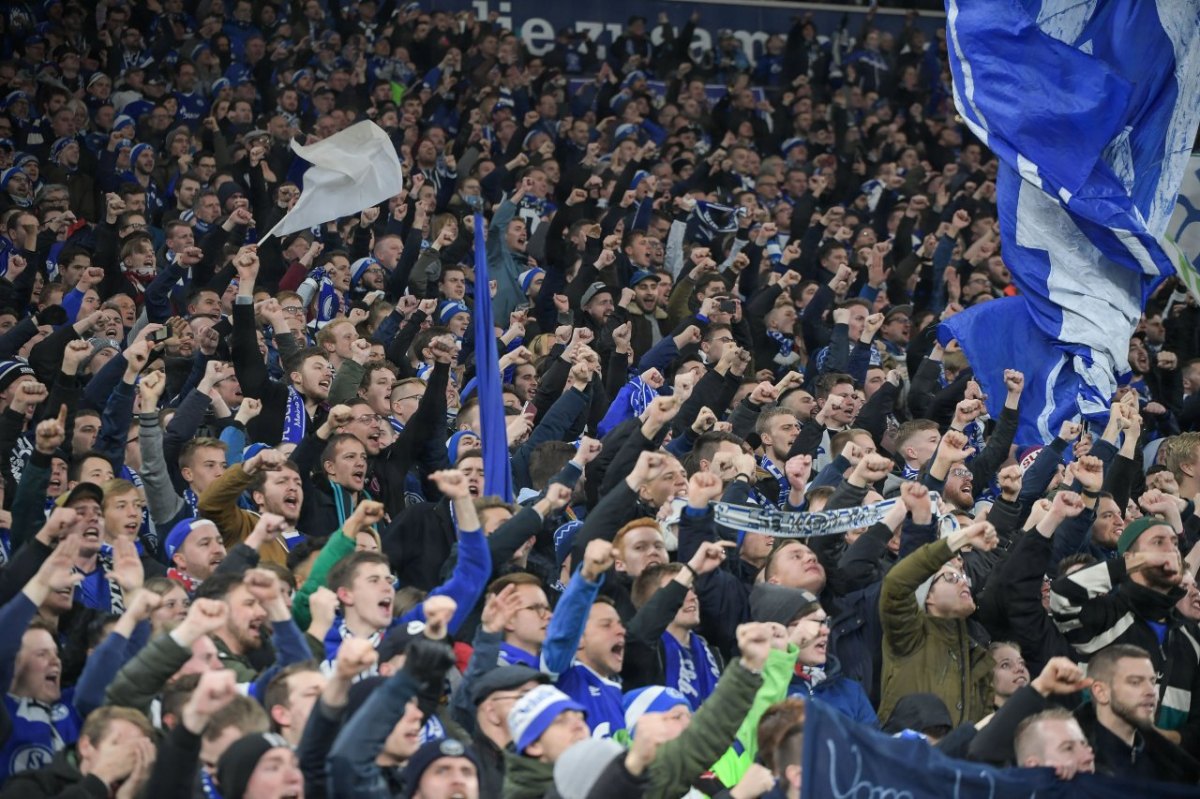 fc-schalke-04-fans.jpg