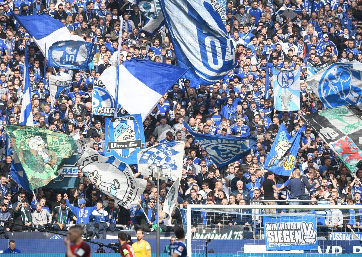 fc-schalke-04-ultras-fans-handy