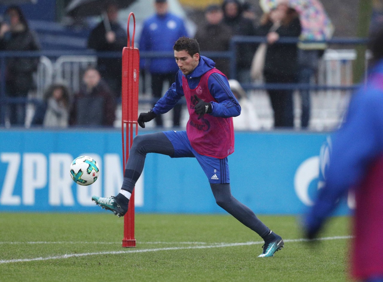 Am 18. Januar gibt Schalke den Wechsel von Leon Goretzka zum FC Bayern am Saisonende bekannt. Beim darauffolgenden Training sind deutlich mehr Fans anwesend als üblich, um dem Mittelfeldspieler die Meinung zu geigen.