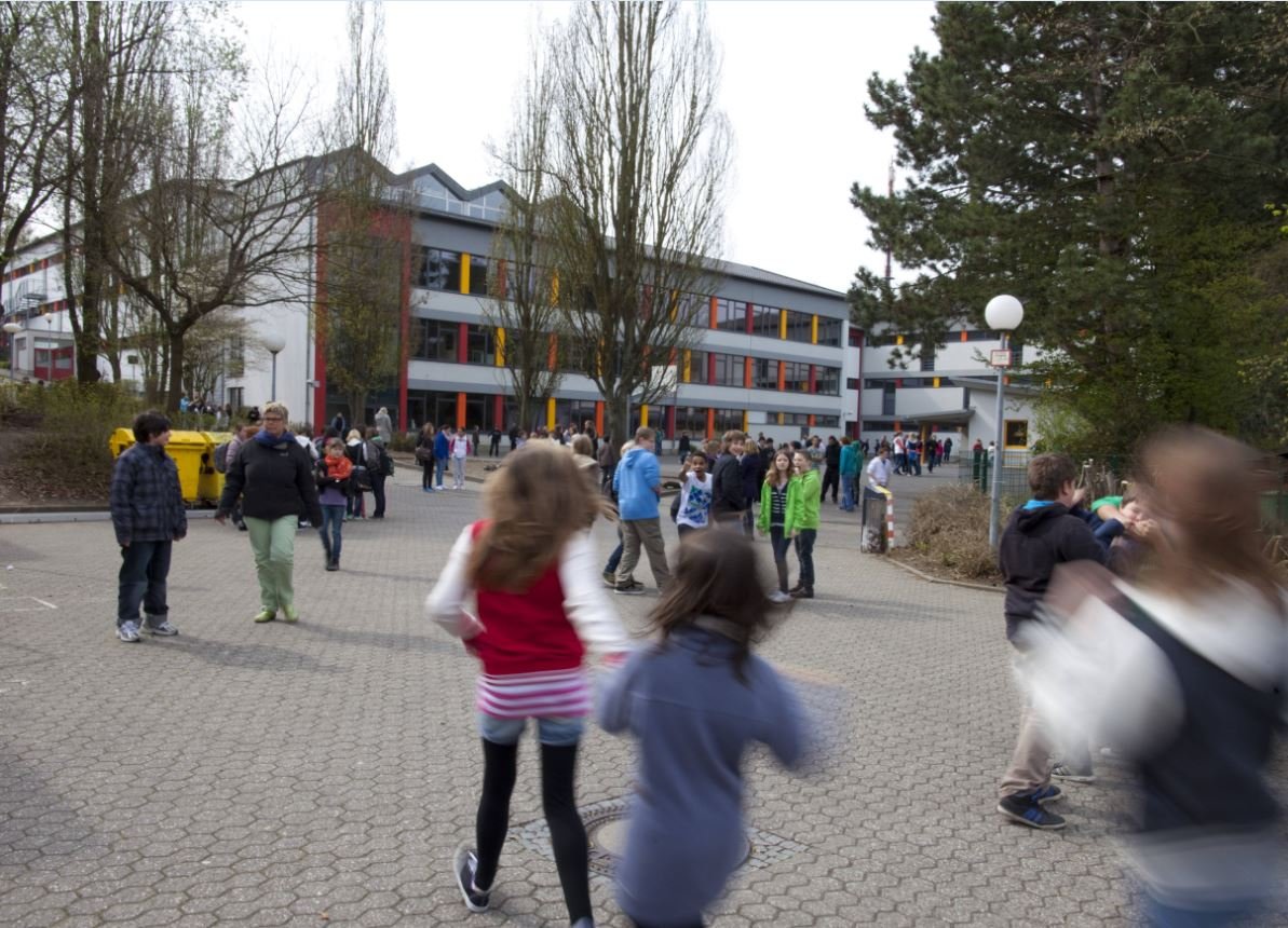 grundschule-witten-ekelszenen-spielende-kinder.JPG