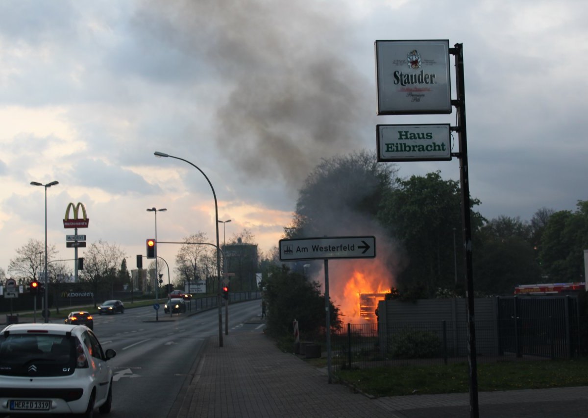 herne-schuppen-feuer.JPG