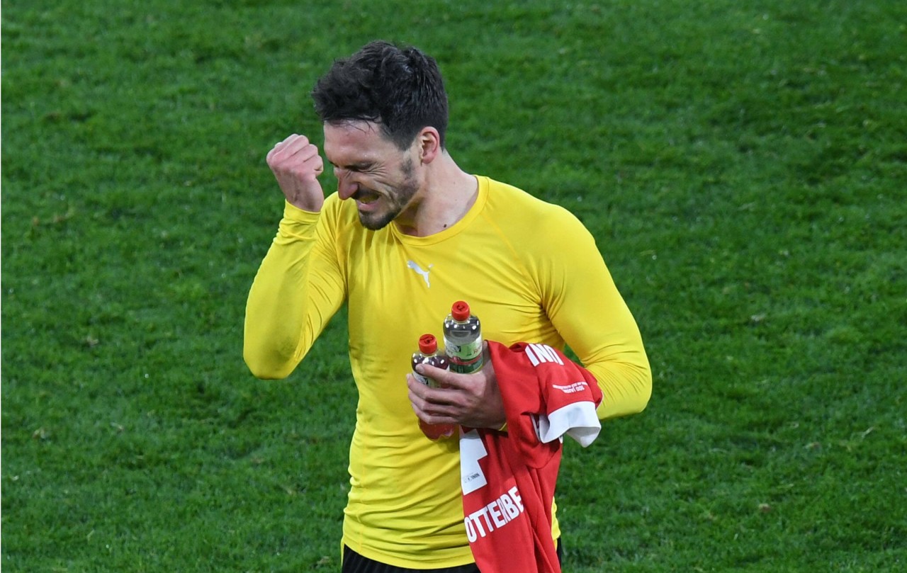 Nach dem Sieg von Borussia Dortmund ärgert Mats Hummels sich schwarz über seine vermeidbare Gelbe Karte.