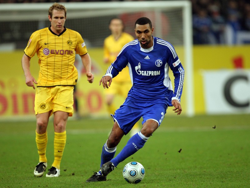 Orlando Engelaar (2008-09) (35 Spiele / 1 Tor).
Orlando Engelaar machte bei der Eurpameisterschaft 2008 auf sich aufmerksam. Der Sechser von Twente Enschede stand in jedem Oranje-Spiel in der Startelf. Auf Schalke passte die Chemie nicht. Nach nur einer Saison ging es zurück in die Niederlande zum PSV Eindhoven.