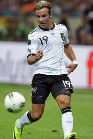 Fest dabei: Shootingstar Mario Götze hat zwar noch keinen Stammplatz in der DFB-Elf sicher, könnte aber mit seiner Genialität bei der EM, neben Özil, den Unterschied für die Deutschen ausmachen. 