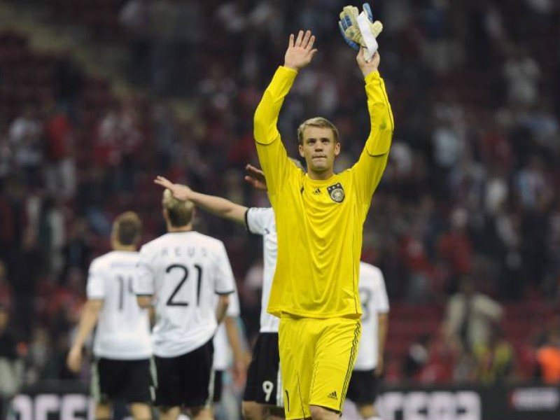 Gesetzt: Seit der WM 2010 in Südafrika ist Manuel Neuer die unumstrittene Nummer eins zwischen den Pfosten. Das Vertrauen von Bundestrainer Löw zahlt er mit Weltklasse-Leistungen, wie gegen die Türkei, zurück.