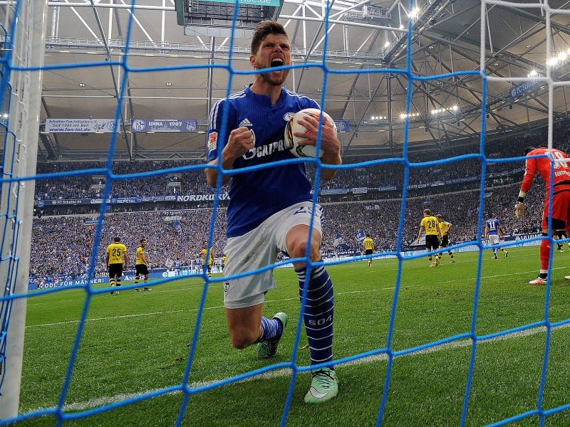 Klaas-Jan Huntelaar (seit 2010) (234 Spiele / 125 Tore: Stand: 10. April 2017).
Der „Hunter“ kam 2010 für 14 Millionen Euro vom AC Mailand. Bekannt wurde der Strafraum-Stürmer bei Ajax Amsterdam. Dort schoss er in 136 Spielen unglaubliche 105 Tore. Real Madrid schnappte sich 2009 den niederländischen Torschützenkönig. Doch richtig glücklich wurde er erst wieder auf Schalke. 2011 gewann er mit Schalke den DFB-Pokal und ein Jahr später mit 29 Toren die Torjäger-Kanone in der Bundesliga. Kein Niederländer bestritt mehr Spiele in königsblau.