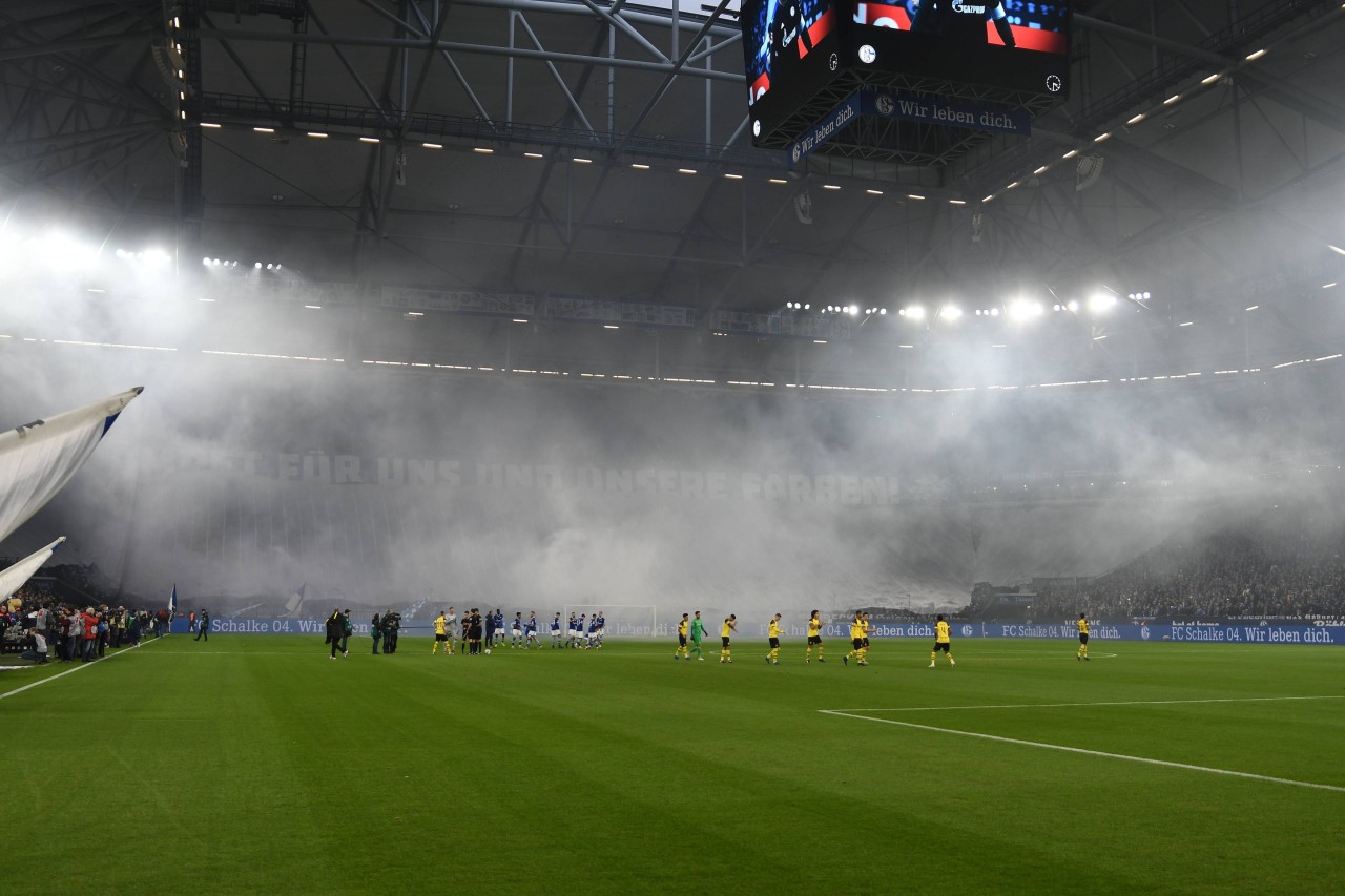 Die schalker Nordkurve gab vor dem Derby alles.