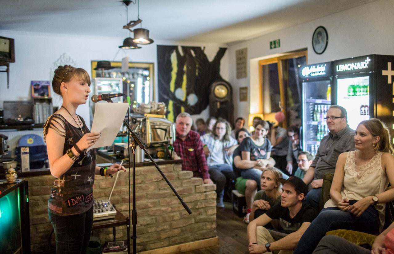 Poetry Slam in der Krümelküche ist immer gut besucht.