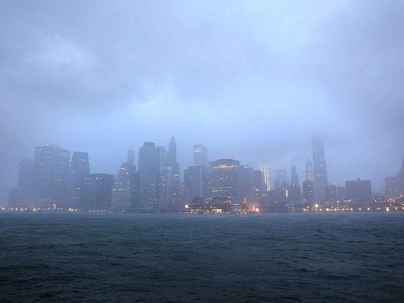 28. August: Der Hurrikan Irene trifft New York. Bange Tage sind vorausgegangen: Wie evakuiert man eine Millionenmetropole? Doch der Sturm schwächt sich ab, setzt nur kleine Teile der Stadt unter Wasser. Schnell ist vergessen, dass Irene auf dem Weg von Puerto Rico nach Manhattan 53 Menschen getötet hat.