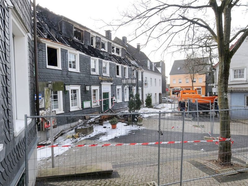 Bei dem Brand im Westfälischen Hof in Ennepetal-Voerde starb am frühen Mittwochmorgen der 65-jährige Mieter der Dachgeschosswohnung.