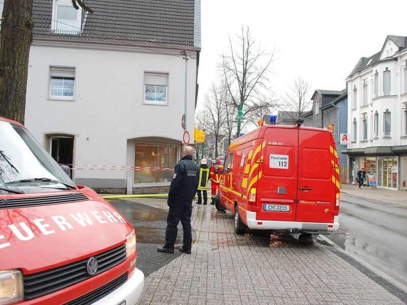 Bei dem Brand im Westfälischen Hof in Ennepetal-Voerde starb am frühen Mittwochmorgen der 65-jährige Mieter der Dachgeschosswohnung.