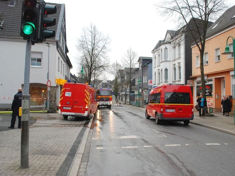 Bei dem Brand im Westfälischen Hof in Ennepetal-Voerde starb am frühen Mittwochmorgen der 65-jährige Mieter der Dachgeschosswohnung.