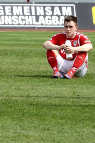 3. Fußball Bundesliga  RWO -  Jahn Regensburg am 28.04.2012 im Niederrheinstadion Oberhausen.Im letzten Heimspiel verlor RWO 1:2 und stieg damit in die Regionalliga abFlorian AbelFoto: Kerstin Bögeholz / WAZ FotoPool