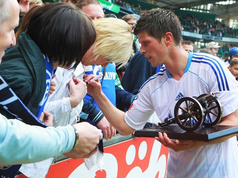 Mit drei Toren Vorsprung auf Mario Gomez sicherte sich Klaas-Jan Huntelaar am letzten Bundesliga-Spieltag die Torjägerkanone.