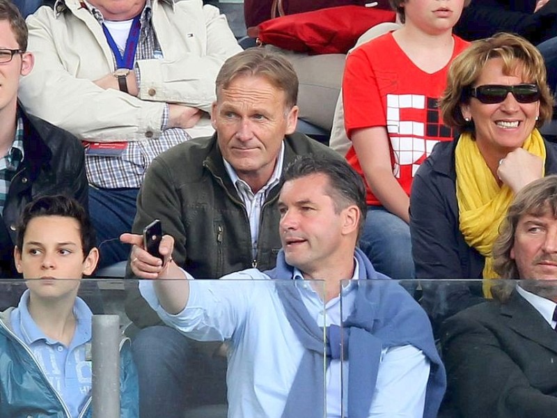 Auch die BVB-Spitze um Aki Watzke und Michael Zorc sah sich das Saisonfinale in Wuppertal an.